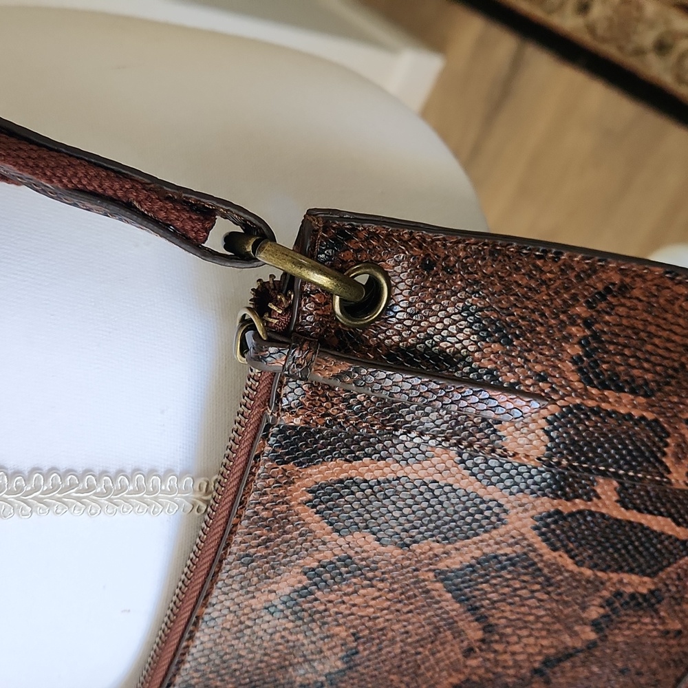 Time and Tru Women’s Bentley Crossbody  Bag Snake Skin Print - Picture 7 of 13